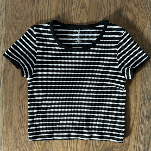 Aura Tops - Aura Cropped Tee T-Shirt sz M-L Women’s Ribbed Black White Stripes Stretch Comfy